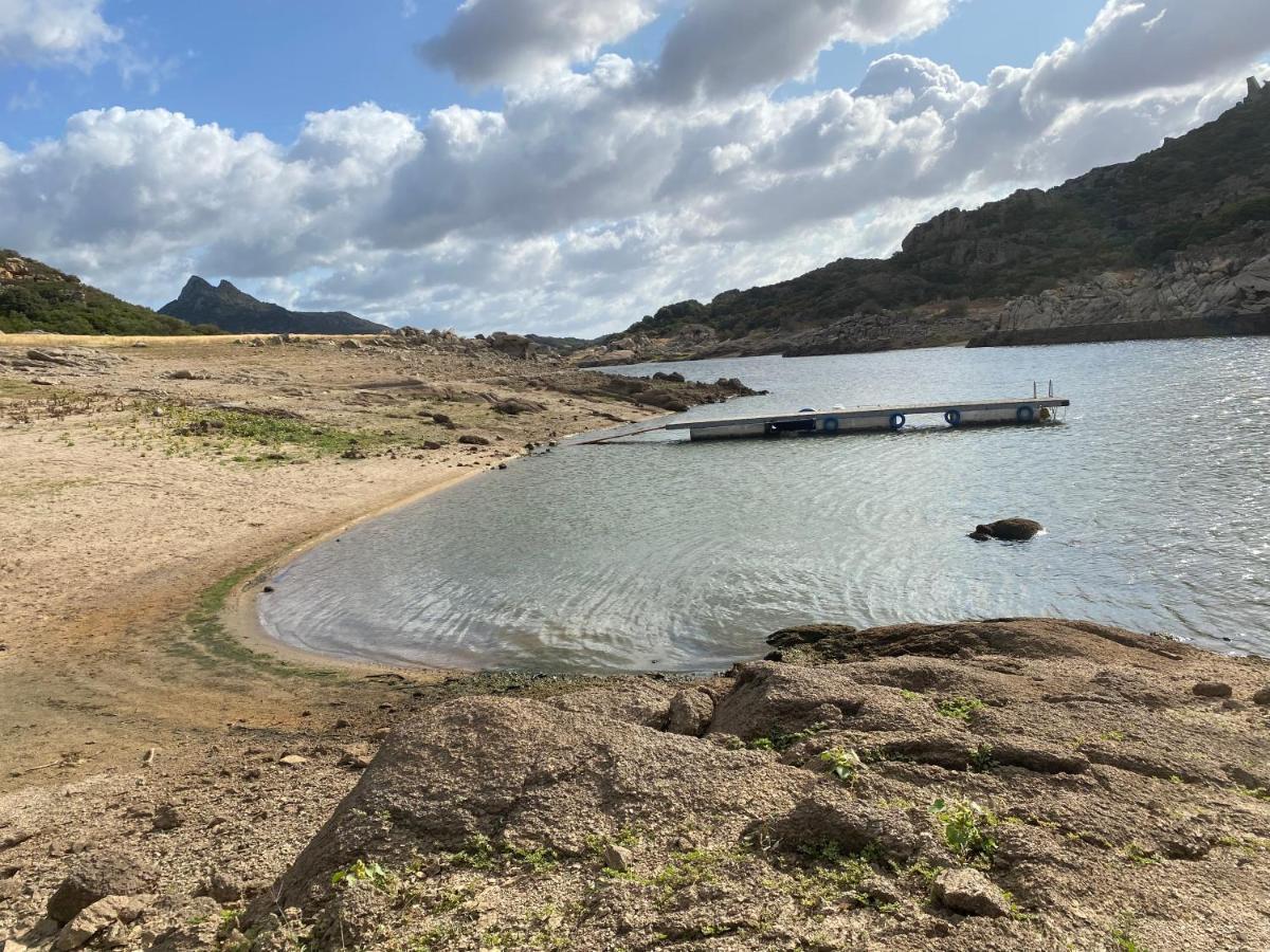 Oschiri Il Nuraghe Del Lago Coghinas المظهر الخارجي الصورة