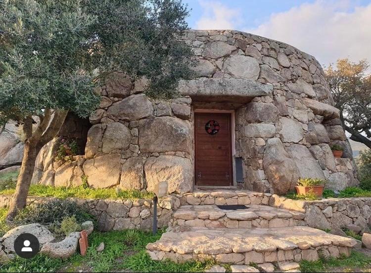 Oschiri Il Nuraghe Del Lago Coghinas المظهر الخارجي الصورة