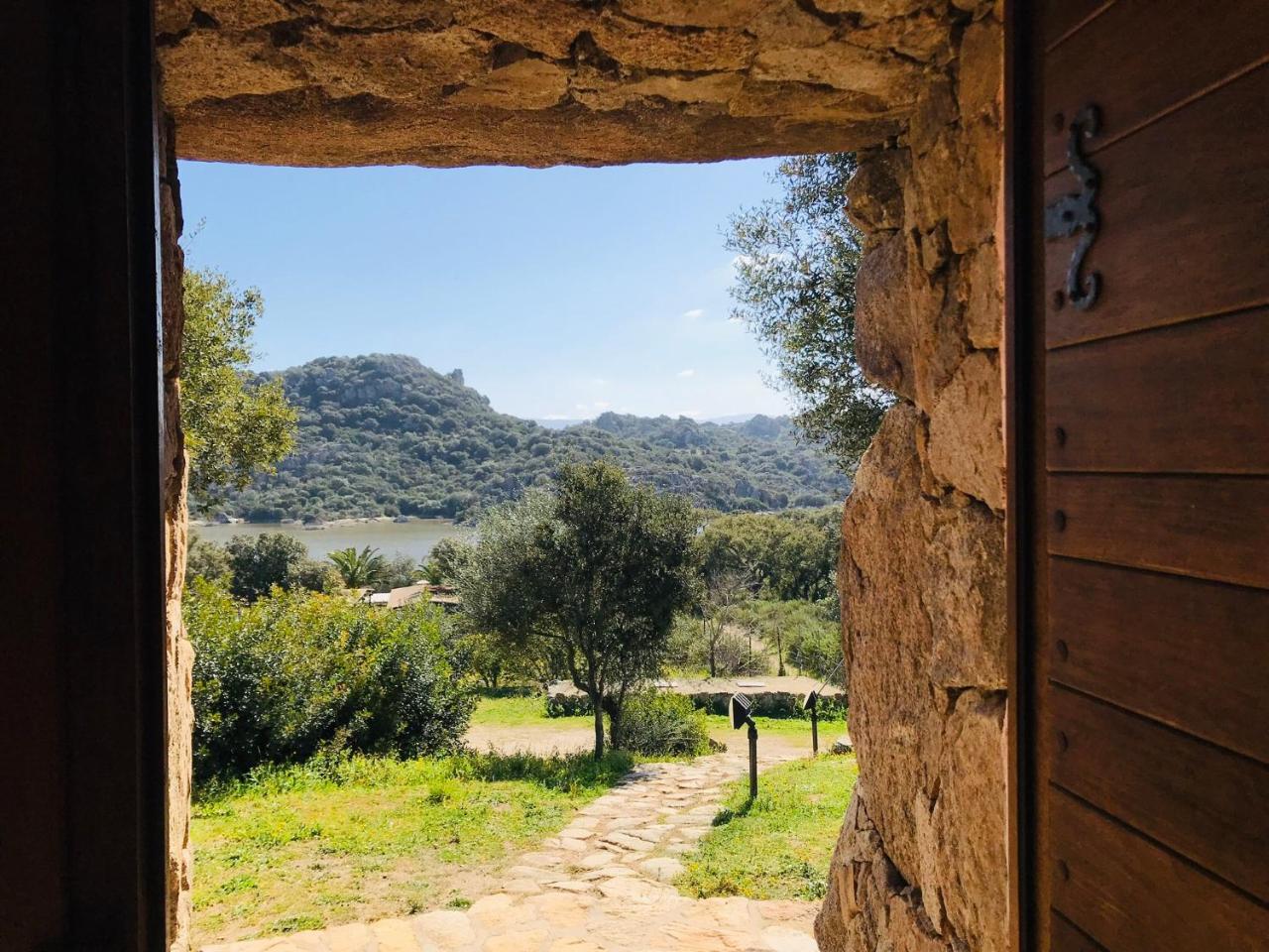Oschiri Il Nuraghe Del Lago Coghinas المظهر الخارجي الصورة